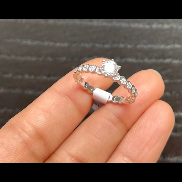 Solid 925 Sterling Silver Beehive Dainty Ring - Picture 4 of 10